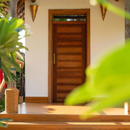 Pole Pole Bungalows Utende Екстериор снимка