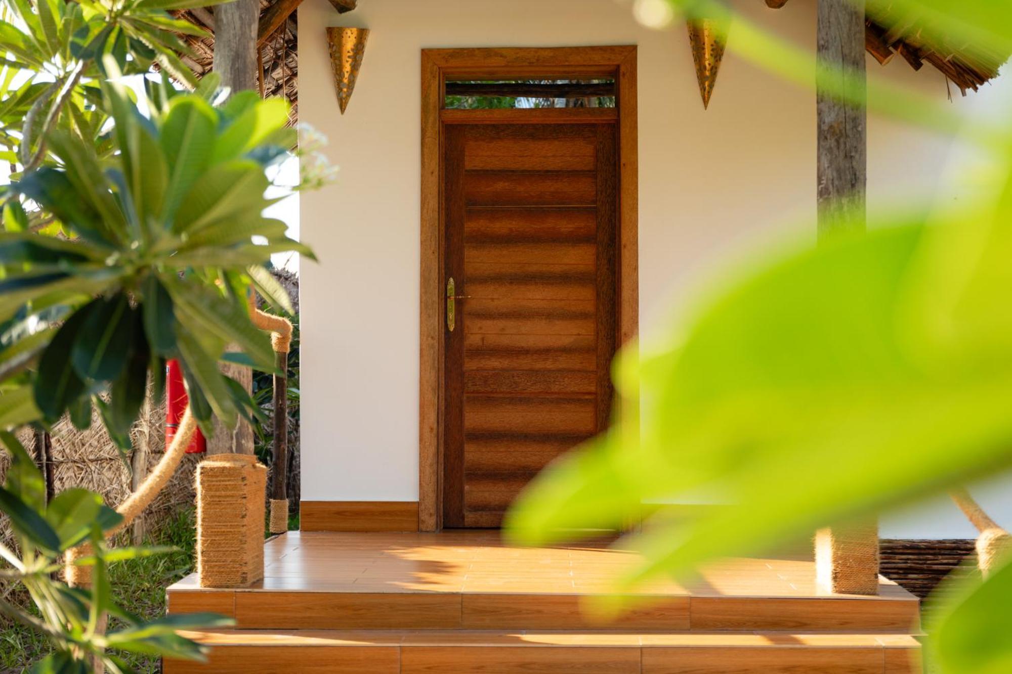Pole Pole Bungalows Utende Екстериор снимка