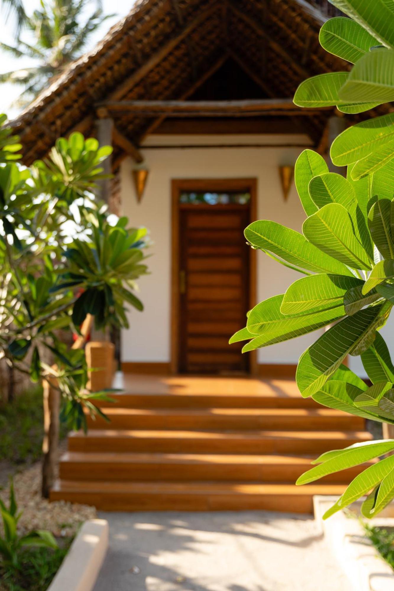 Pole Pole Bungalows Utende Екстериор снимка
