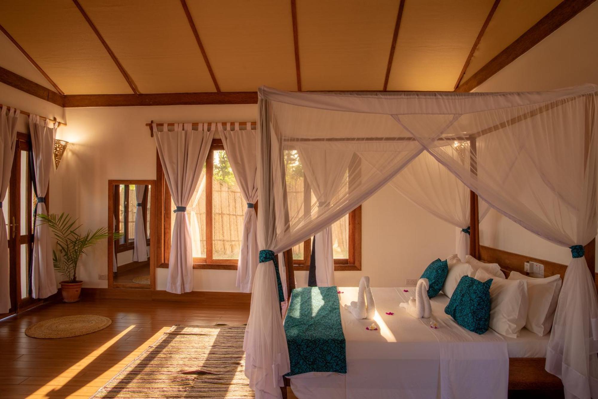 Pole Pole Bungalows Utende Екстериор снимка