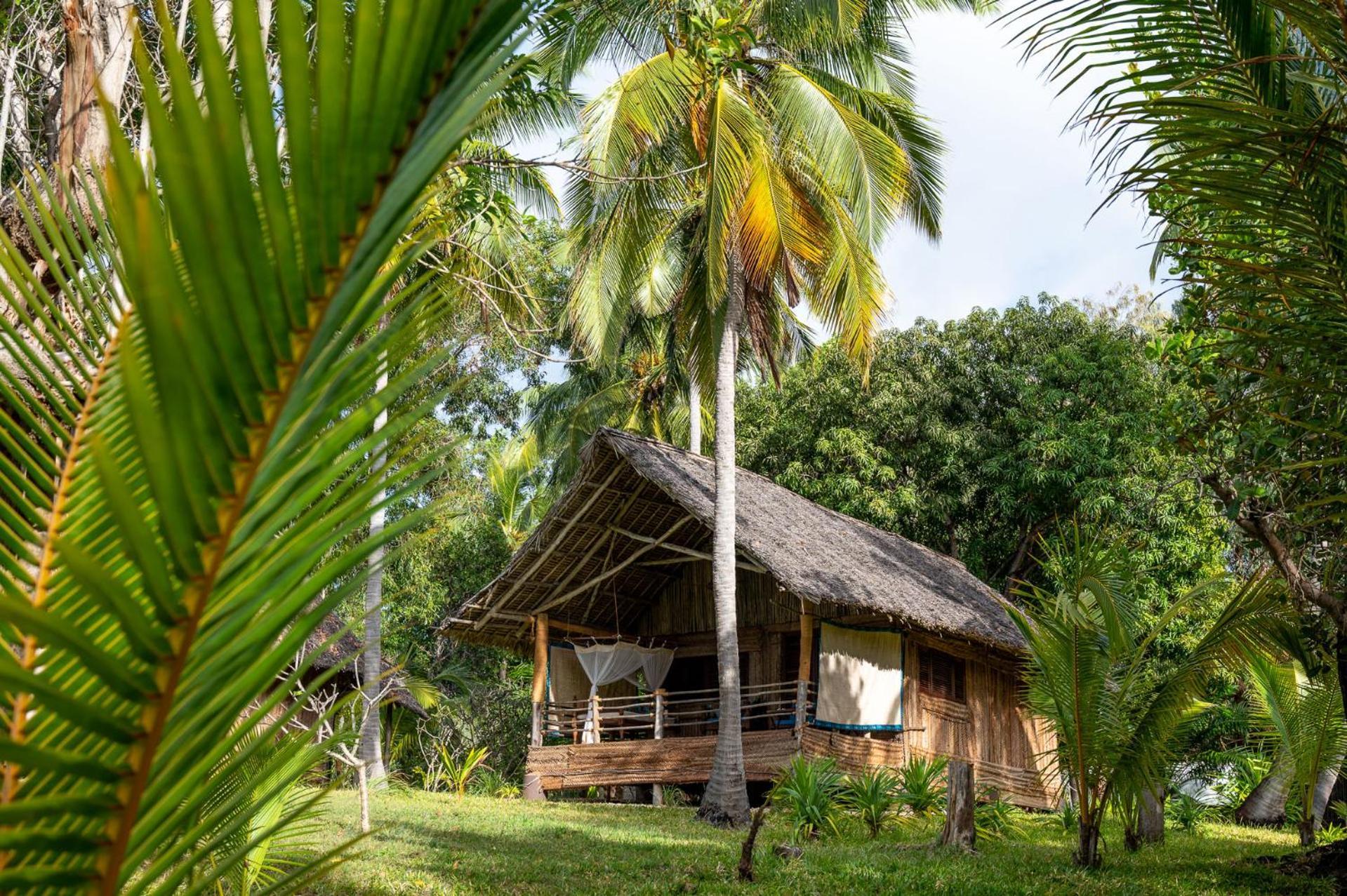 Pole Pole Bungalows Utende Екстериор снимка