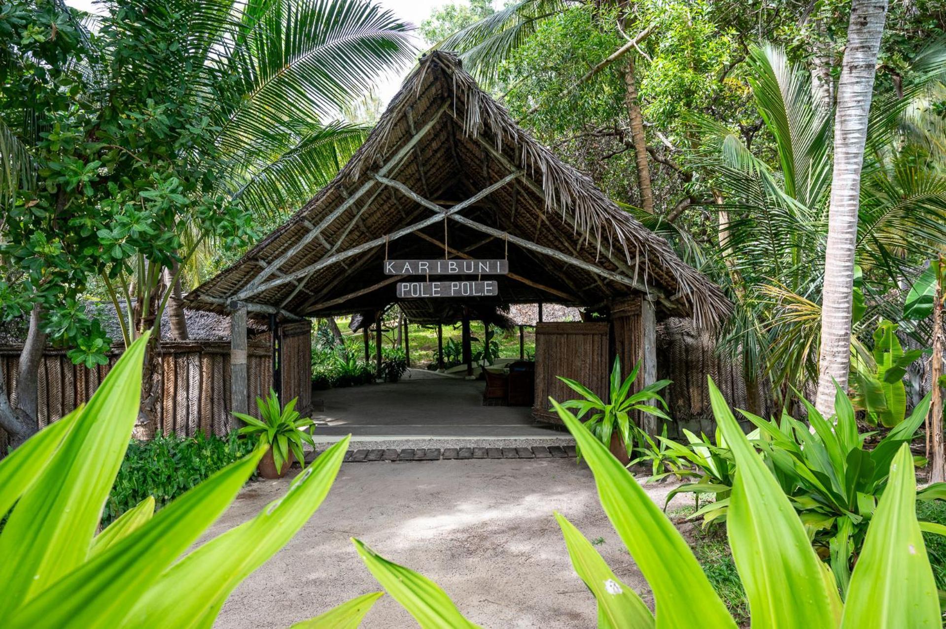 Pole Pole Bungalows Utende Екстериор снимка