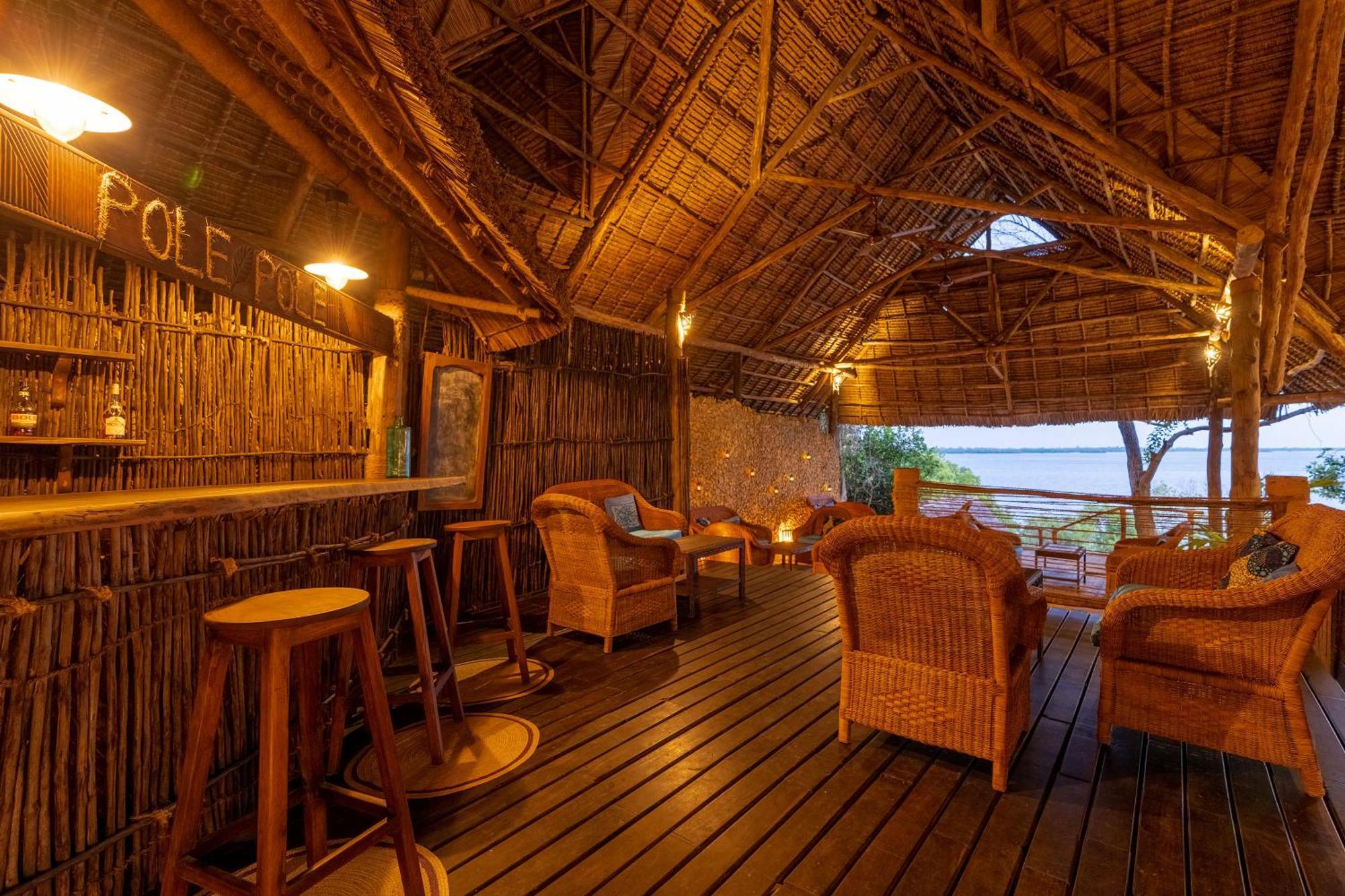 Pole Pole Bungalows Utende Екстериор снимка