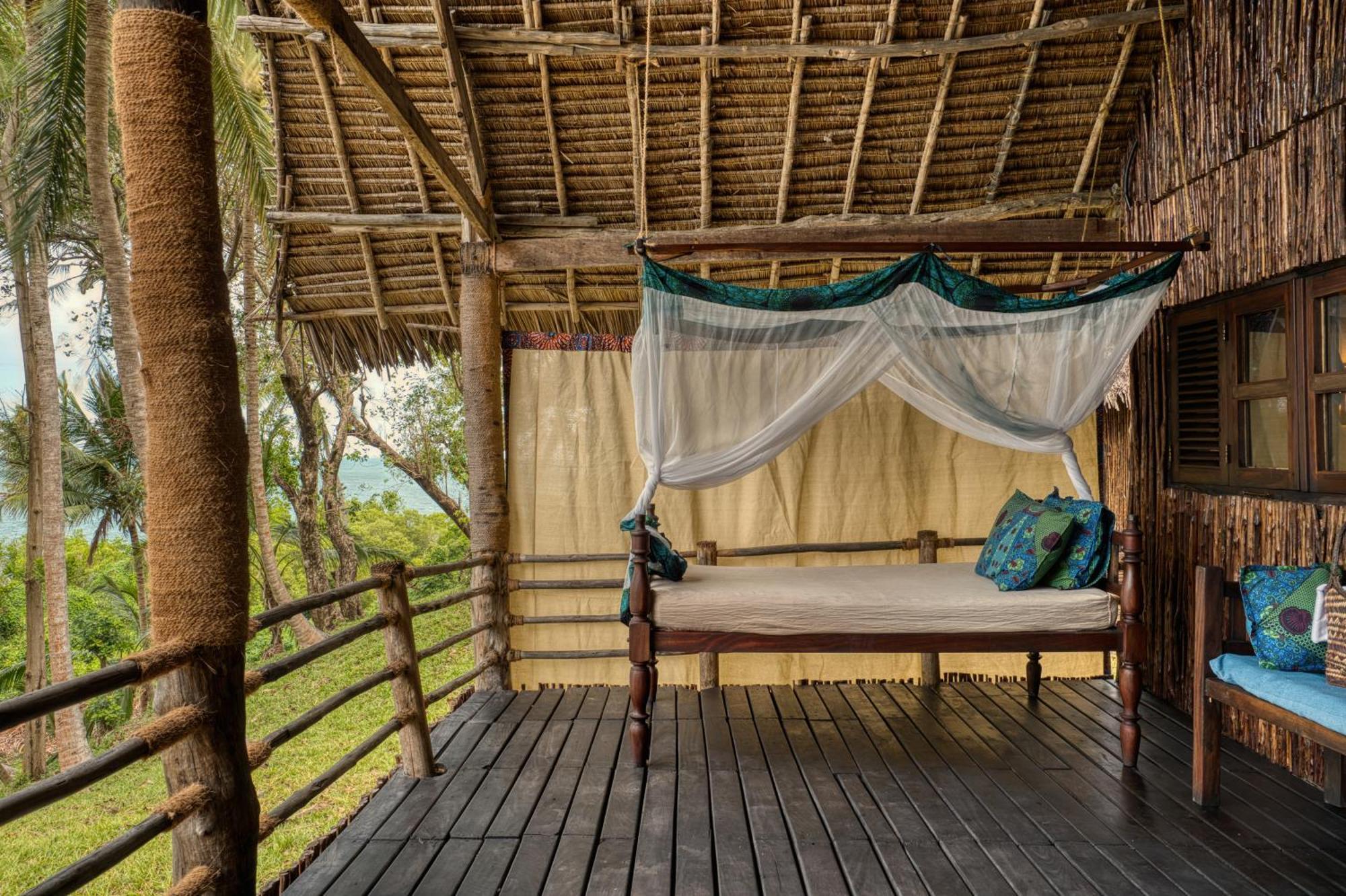 Pole Pole Bungalows Utende Екстериор снимка